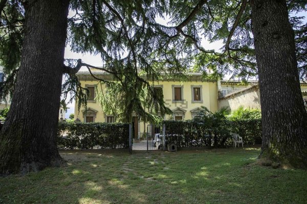 appartamento in vendita a Gargnano in zona Villa