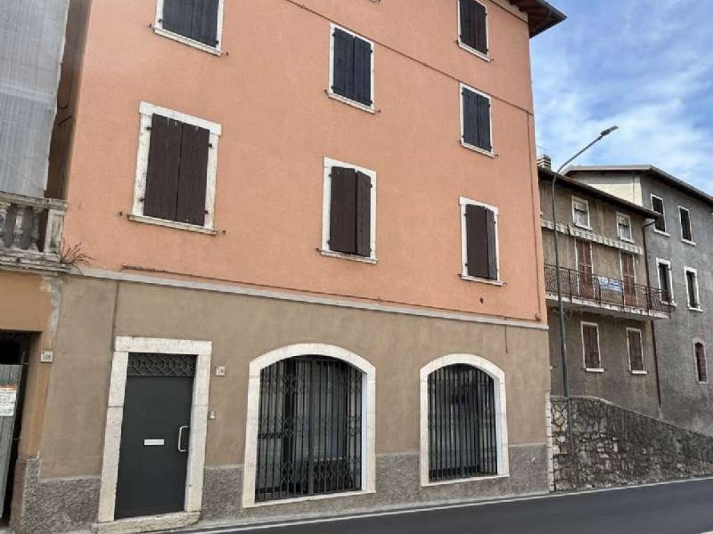 appartamento in vendita a Gargnano in zona Bogliaco