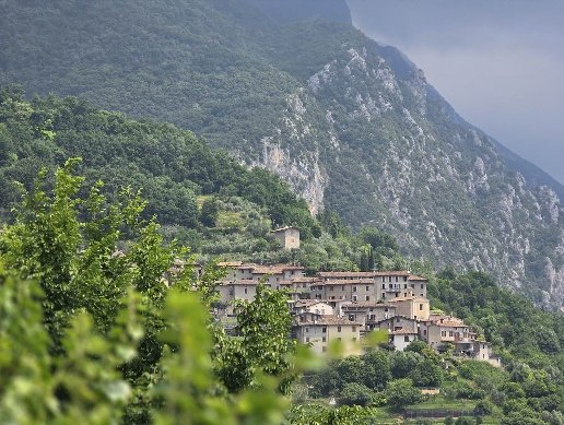 casale in vendita a Gargnano in zona Muslone