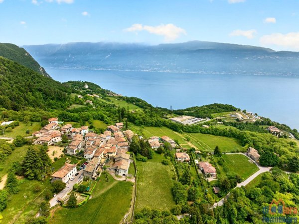 appartamento in vendita a Gargnano in zona Liano