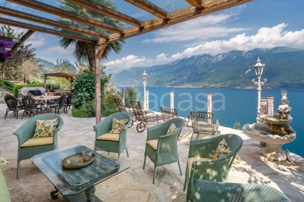 casa indipendente in vendita a Gargnano in zona Villa