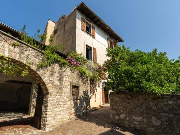 casa indipendente in vendita a Gargnano in zona Fornico