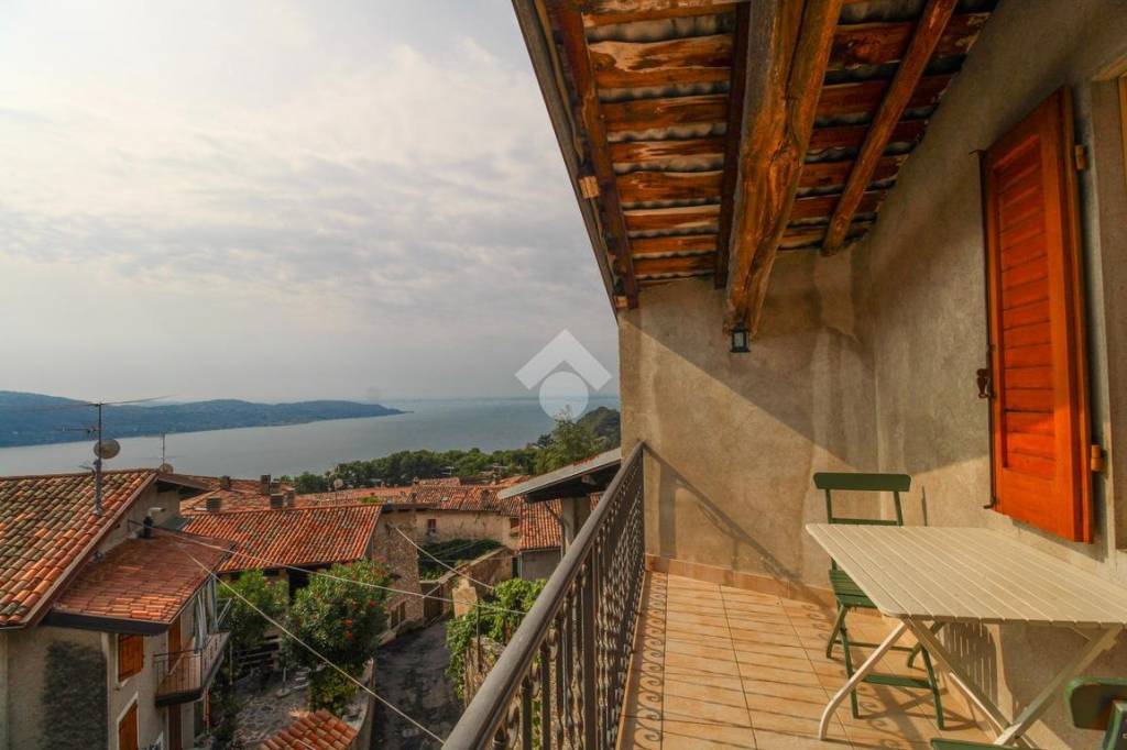 casa indipendente in vendita a Gargnano in zona Liano