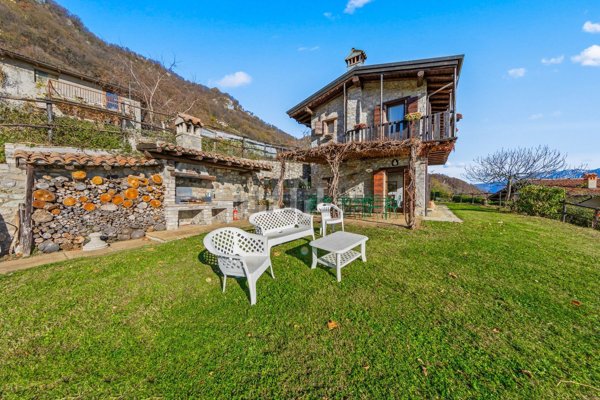 casa indipendente in vendita a Gargnano in zona Formaga