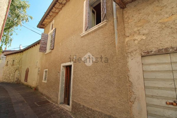 casa indipendente in vendita a Gargnano in zona Sasso