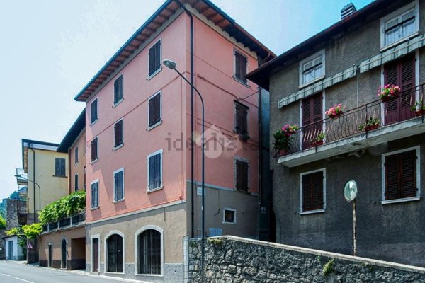 appartamento in vendita a Gargnano in zona Bogliaco