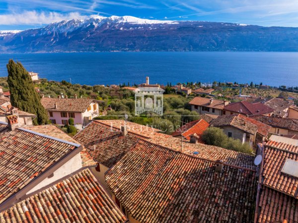 casa indipendente in vendita a Gargnano in zona Fornico