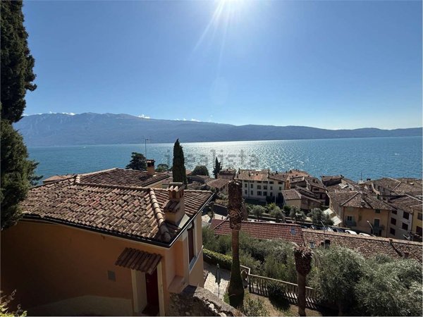 casa indipendente in vendita a Gargnano in zona Villa