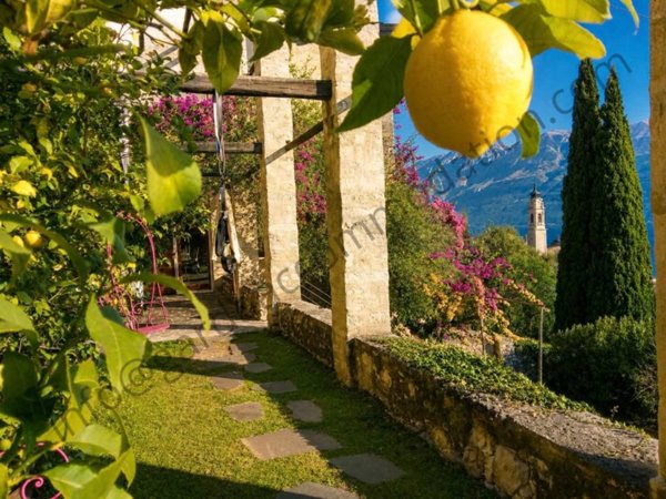 casa indipendente in vendita a Gargnano