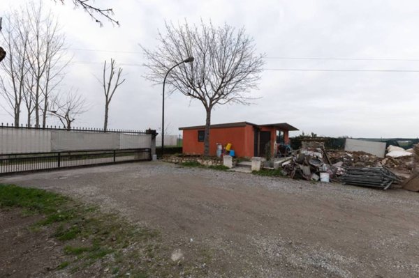 locale commerciale in vendita a Ghedi