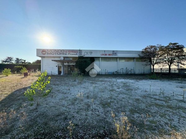 locale commerciale in vendita a Ghedi