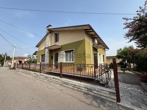 casa indipendente in vendita a Ghedi