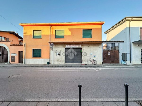 locale commerciale in vendita a Ghedi