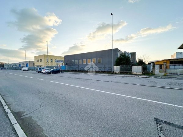 capannone in vendita a Ghedi