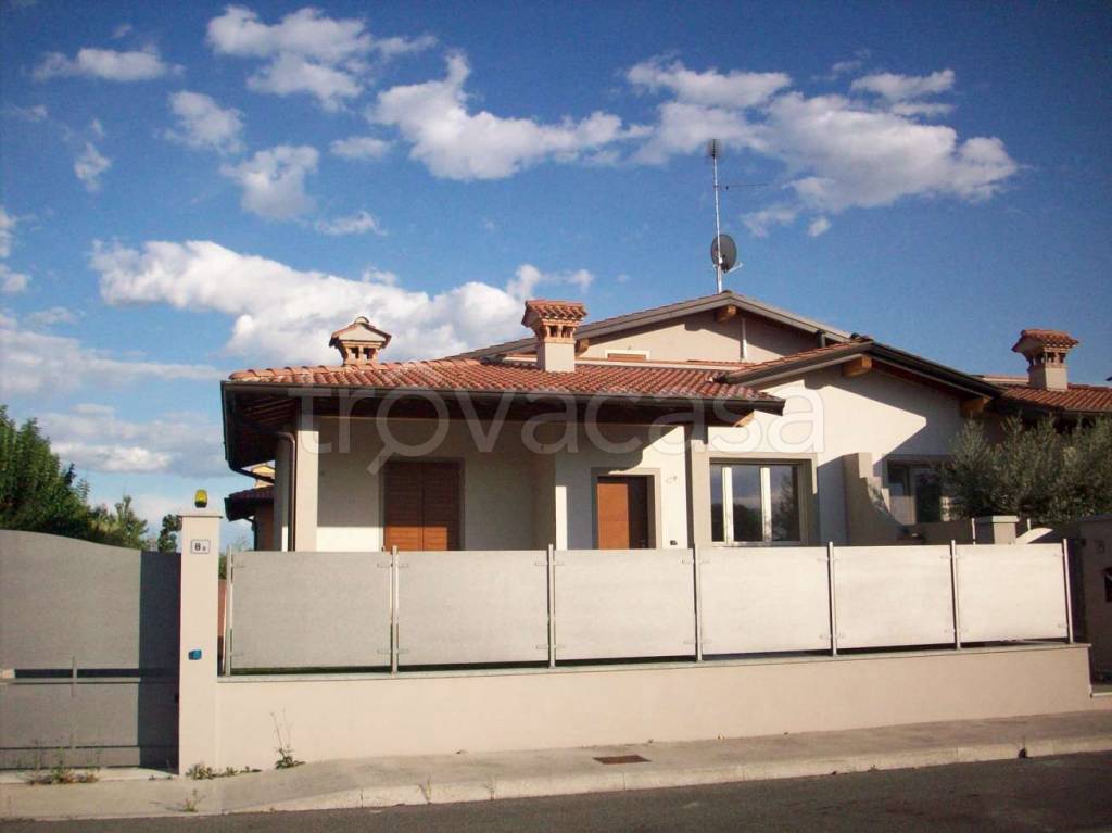 casa indipendente in vendita a Ghedi in zona Ponte Rosso
