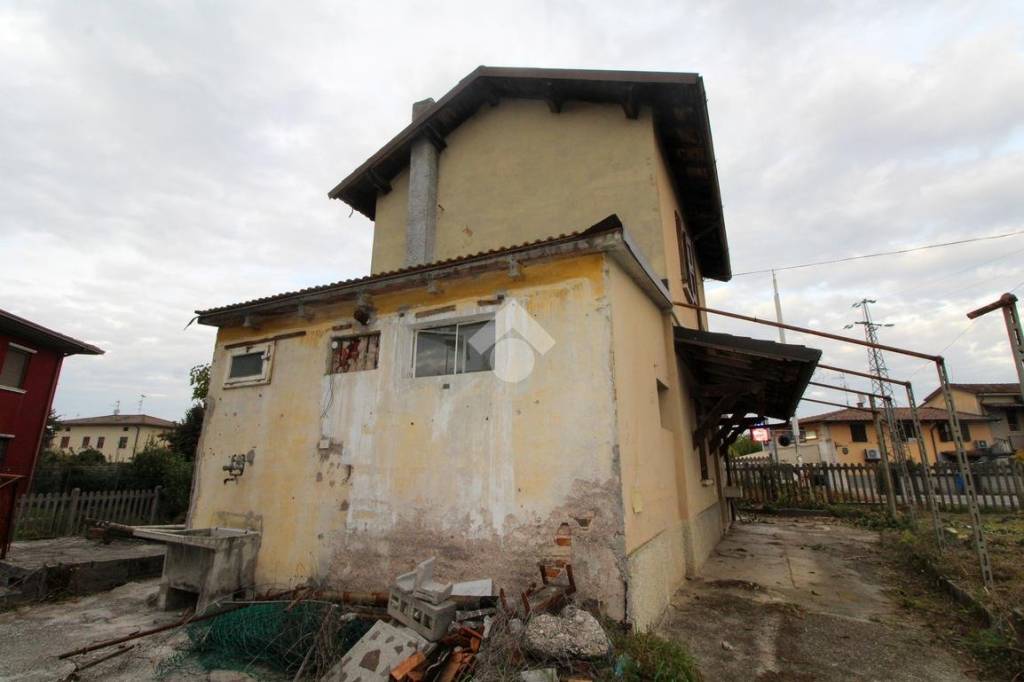 casa indipendente in vendita a Ghedi in zona Belvedere