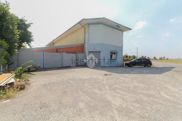 locale commerciale in vendita a Ghedi