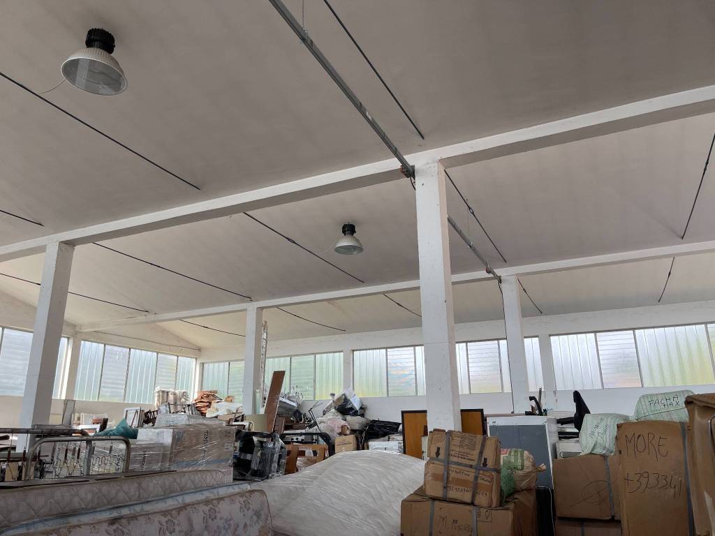 locale commerciale in vendita a Ghedi