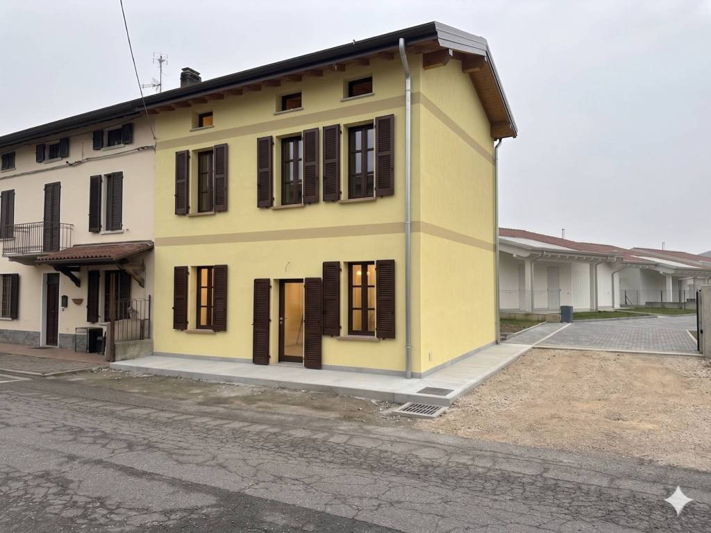 casa indipendente in vendita a Ghedi in zona Ponte Rosso