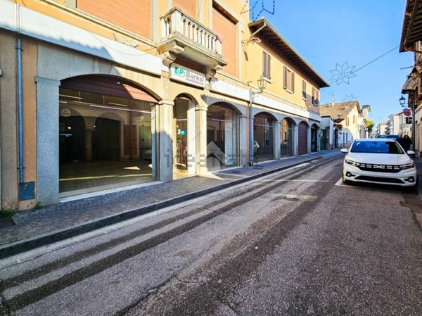 locale commerciale in vendita a Ghedi