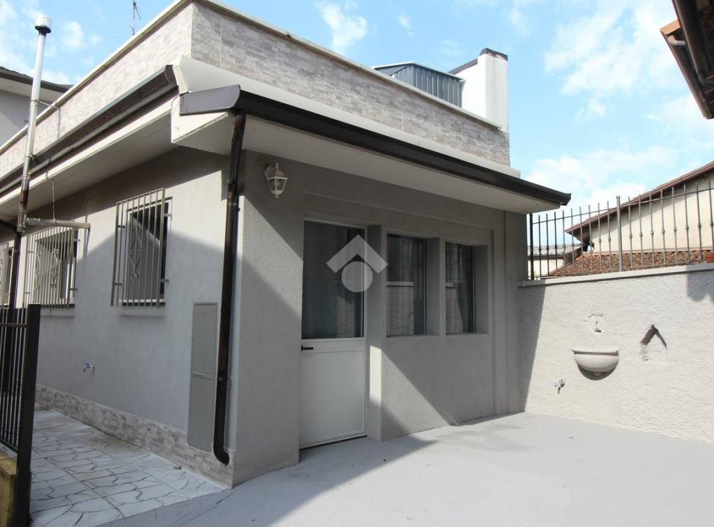 casa indipendente in vendita a Ghedi in zona Belvedere