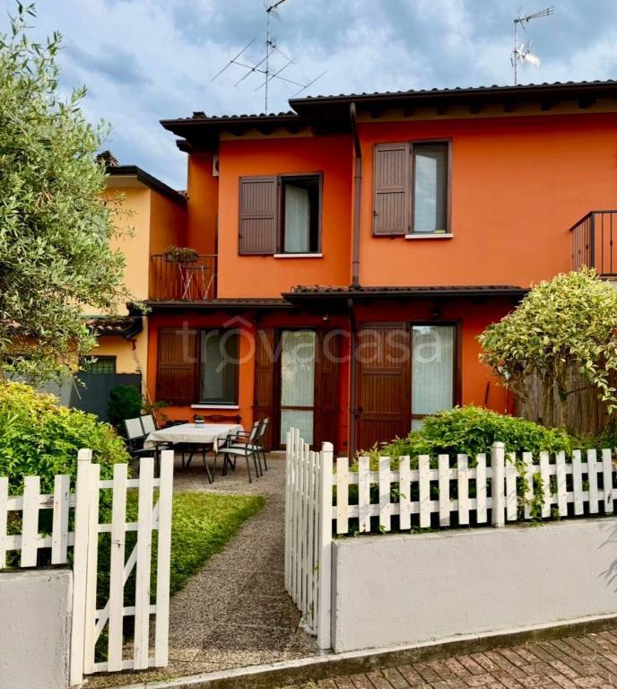 casa indipendente in vendita a Ghedi in zona Belvedere