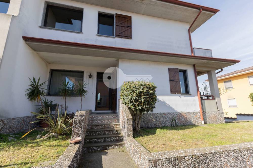 casa indipendente in vendita a Ghedi in zona Belvedere