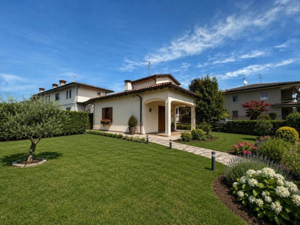 casa indipendente in vendita a Ghedi in zona Belvedere