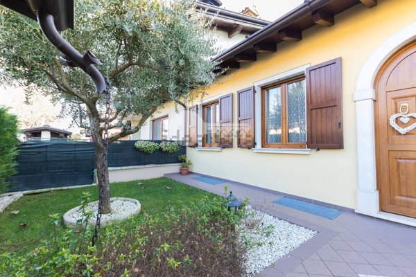 casa indipendente in vendita a Ghedi in zona Belvedere