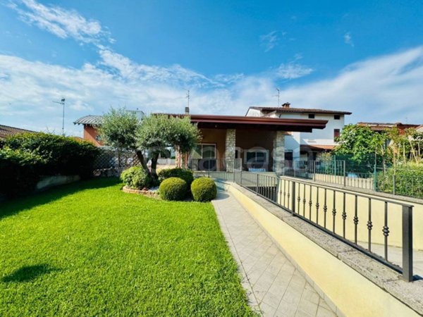 casa indipendente in vendita a Ghedi in zona Ponte Rosso