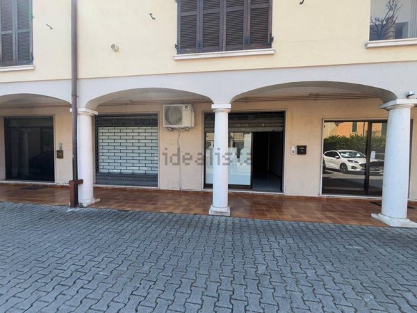 negozio in vendita a Ghedi in zona Belvedere