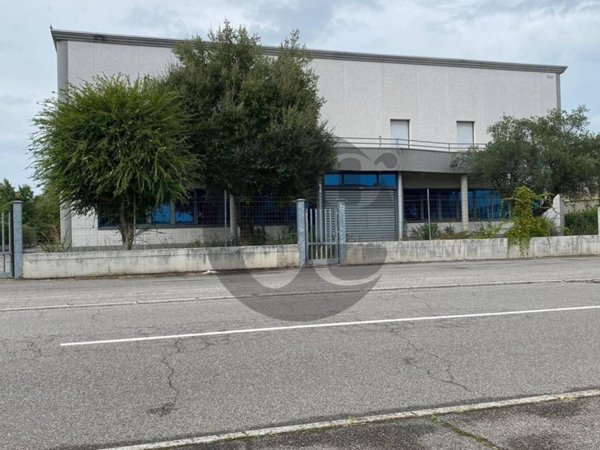 locale commerciale in vendita a Ghedi in zona Belvedere