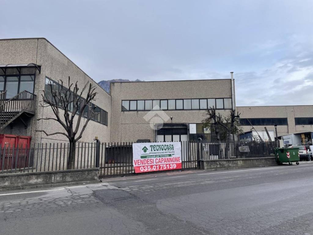 locale commerciale in vendita a Gianico