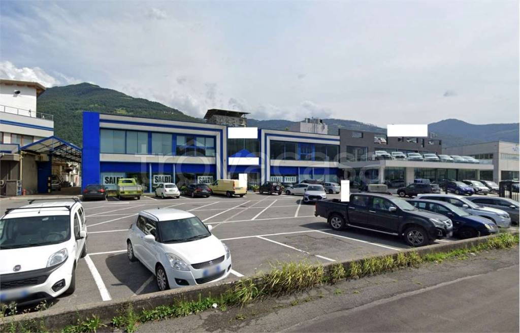 locale commerciale in vendita a Gianico