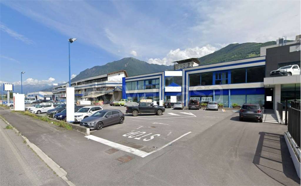 locale commerciale in vendita a Gianico