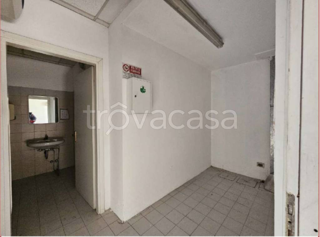 locale commerciale in vendita a Gianico