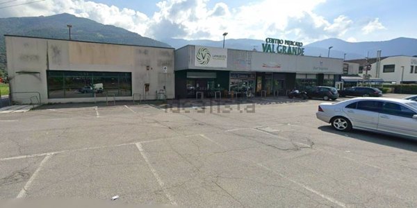 locale di sgombero in vendita a Gianico