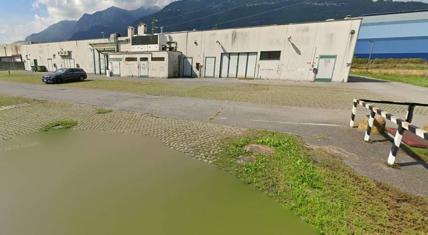 locale commerciale in vendita a Gianico