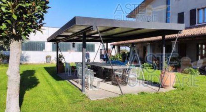 locale commerciale in vendita a Gottolengo in zona Solaro