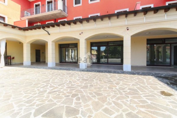 locale commerciale in vendita a Gottolengo