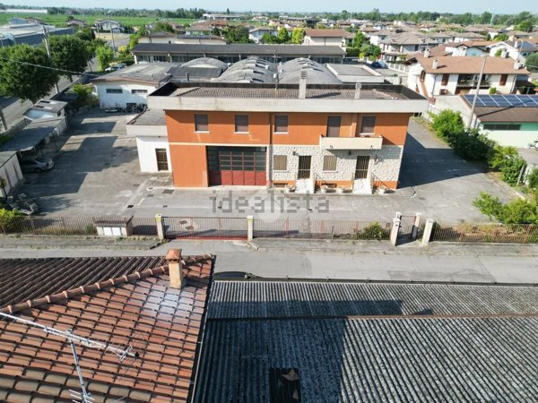 capannone in vendita a Gottolengo