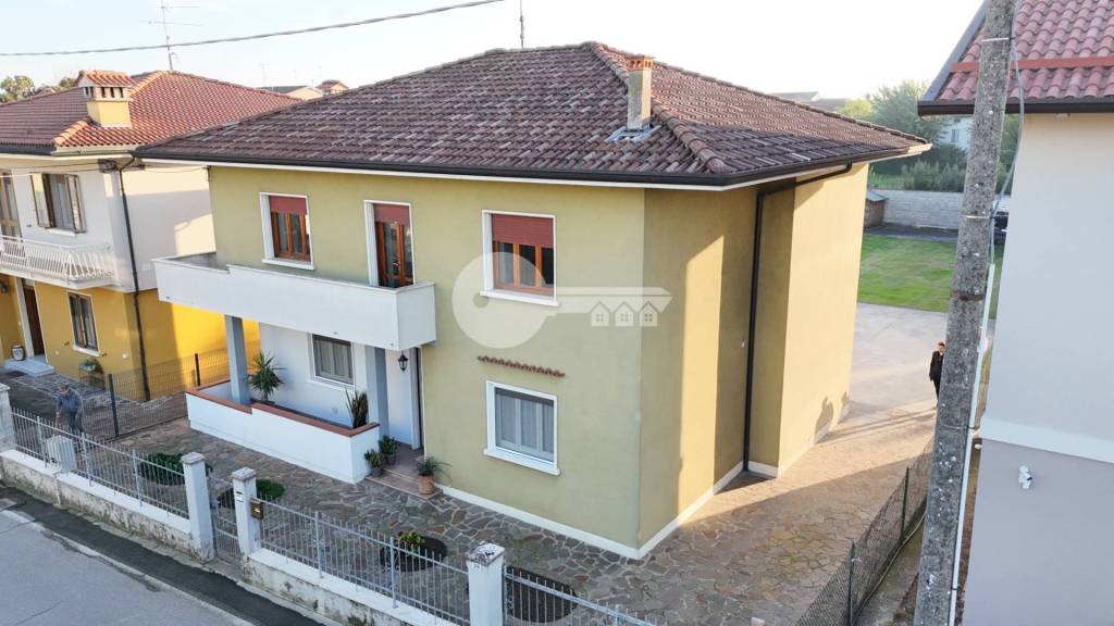 casa indipendente in vendita a Gottolengo