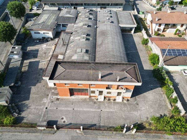 capannone in vendita a Gottolengo