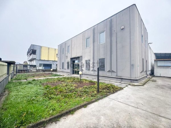 locale commerciale in vendita a Gottolengo