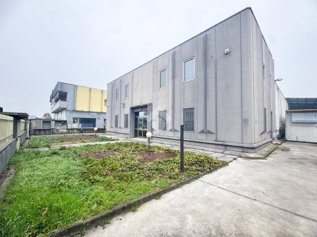 locale commerciale in vendita a Gottolengo