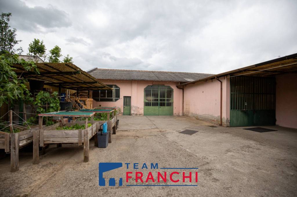 locale commerciale in vendita a Gottolengo
