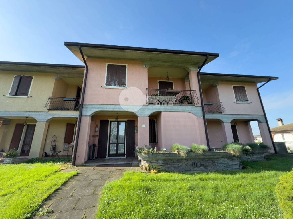 casa indipendente in vendita a Gottolengo