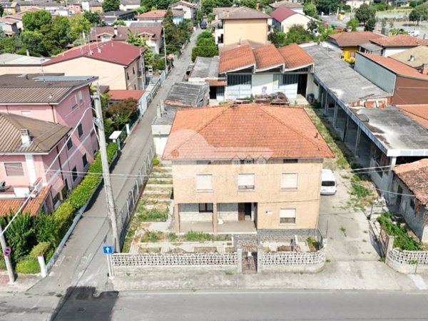 casa indipendente in vendita a Gottolengo