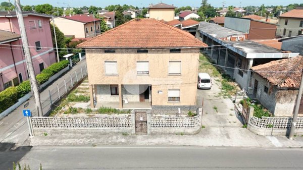 casa indipendente in vendita a Gottolengo