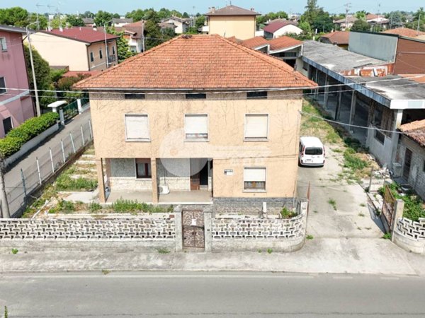 negozio in vendita a Gottolengo